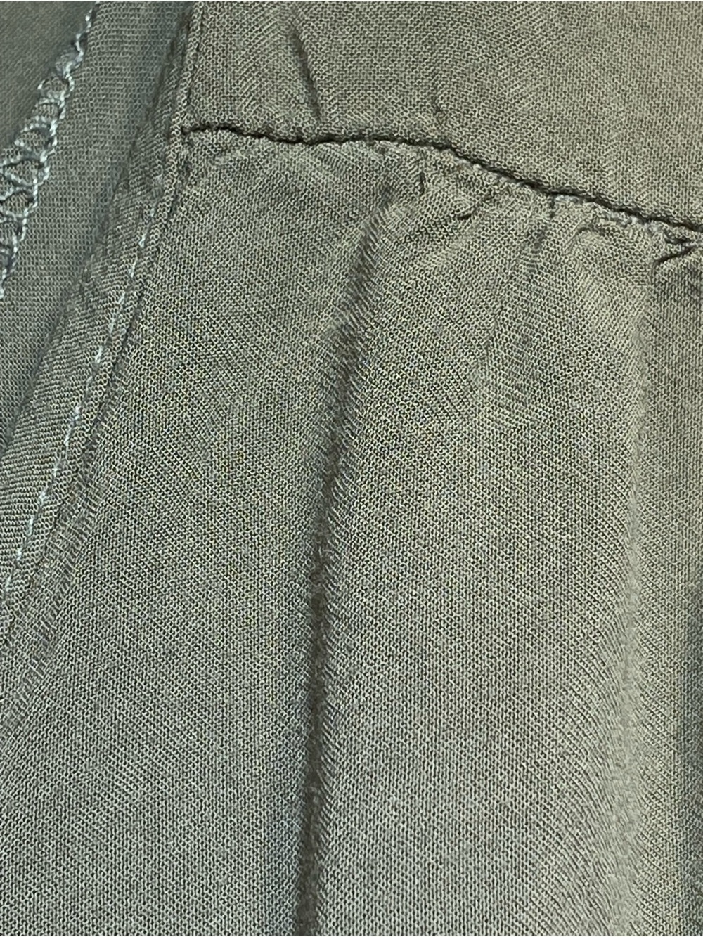 Old Navy Olive Sleeveless V-Neck Flow Tank - Picture 4 of 7